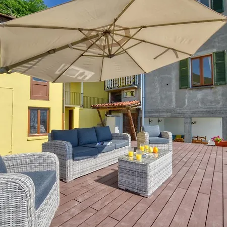 Pezzo 3-bedroom Lakeview With Shared Garden And Terrace * San Siro (Lombardy)