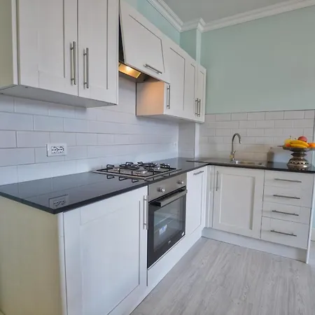 Apartamento Pezzo 3-bedroom Lakeview With Shared Garden And Terrace San Siro (Lombardy)