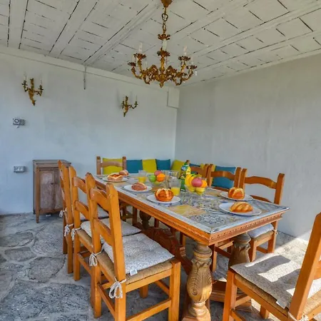 Pezzo 3-bedroom Lakeview With Shared Garden And Terrace