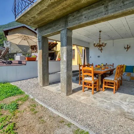 Pezzo 3-bedroom Lakeview With Shared Garden And Terrace * San Siro (Lombardy)