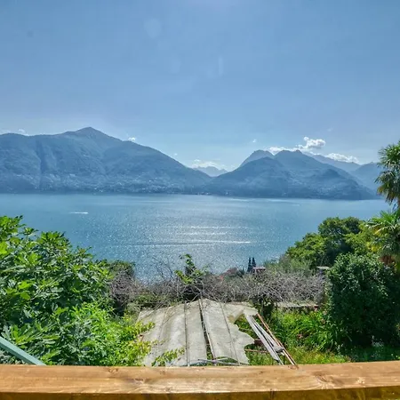 Apartamento Pezzo 3-bedroom Lakeview With Shared Garden And Terrace