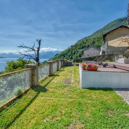 Apartamento Pezzo 3-bedroom Lakeview With Shared Garden And Terrace