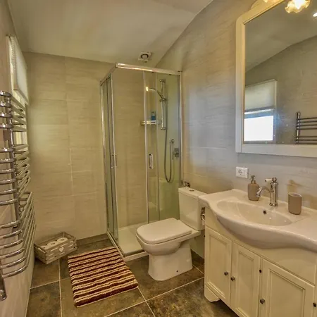 Apartamento Pezzo 3-bedroom Lakeview With Shared Garden And Terrace *