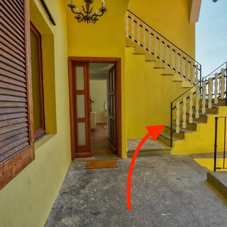 Apartamento Pezzo 3-bedroom Lakeview With Shared Garden And Terrace San Siro (Lombardy)
